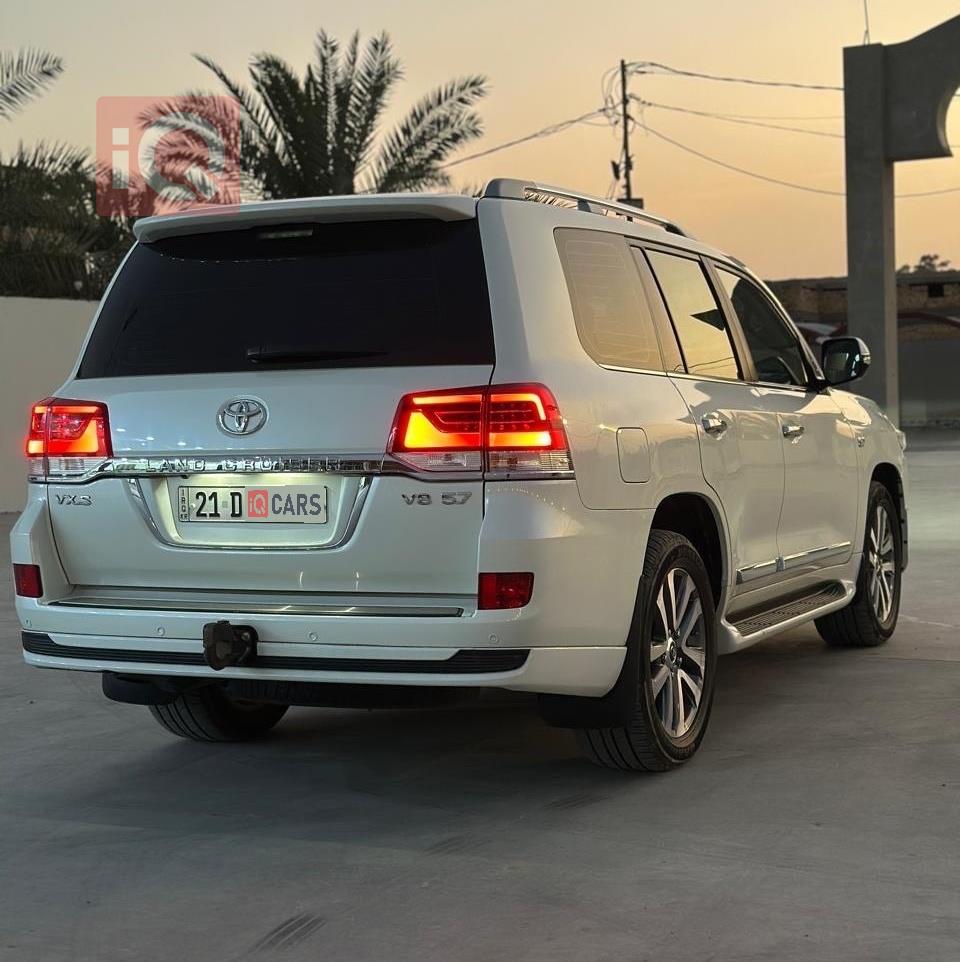 تۆیۆتا لاند کروزەر